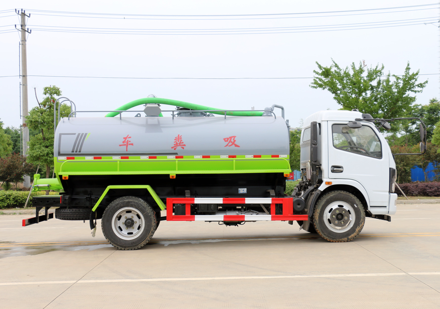 8方吸糞車介紹